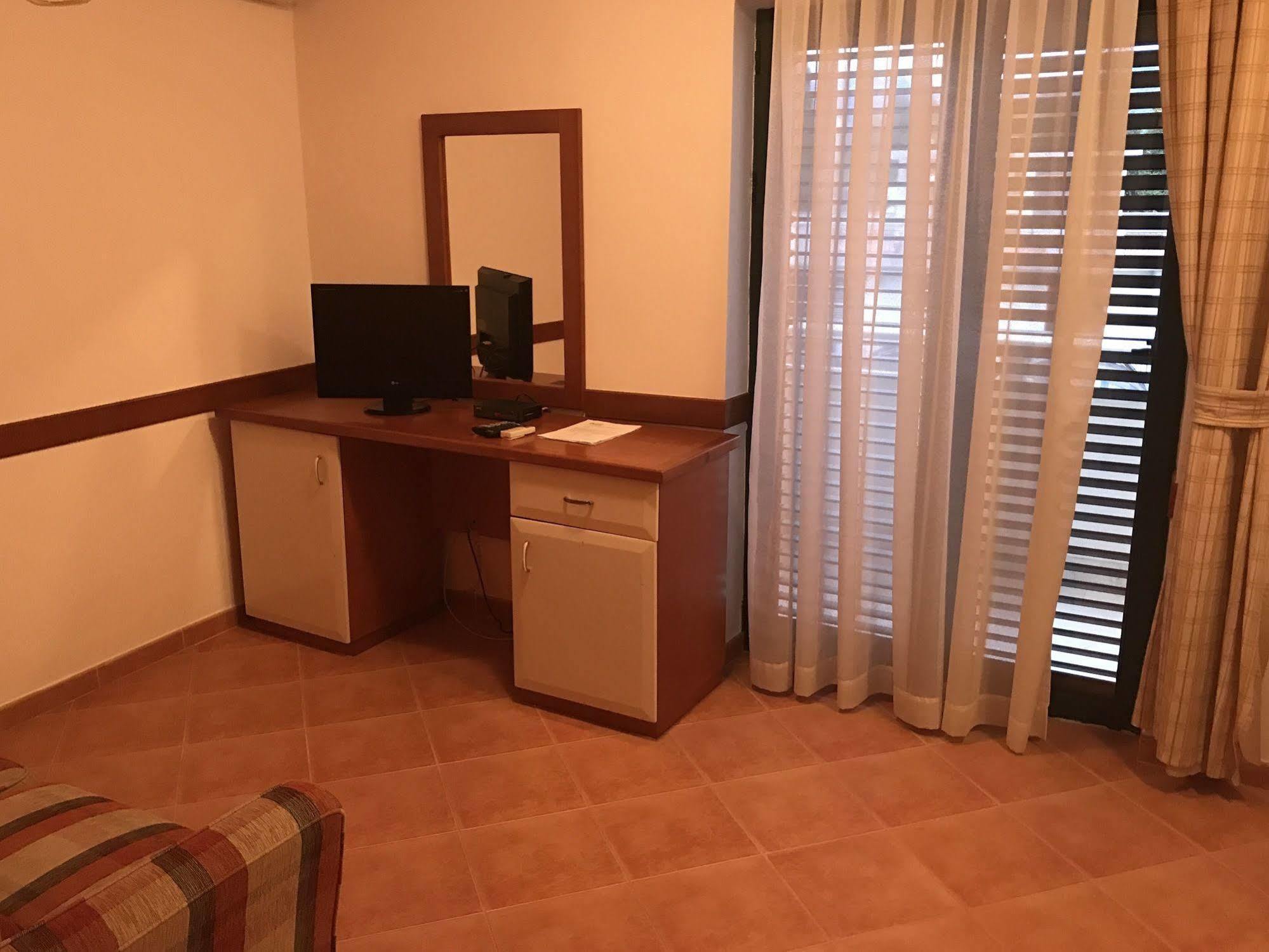 Boutique Hotel Villa Royal Tivat Ngoại thất bức ảnh
