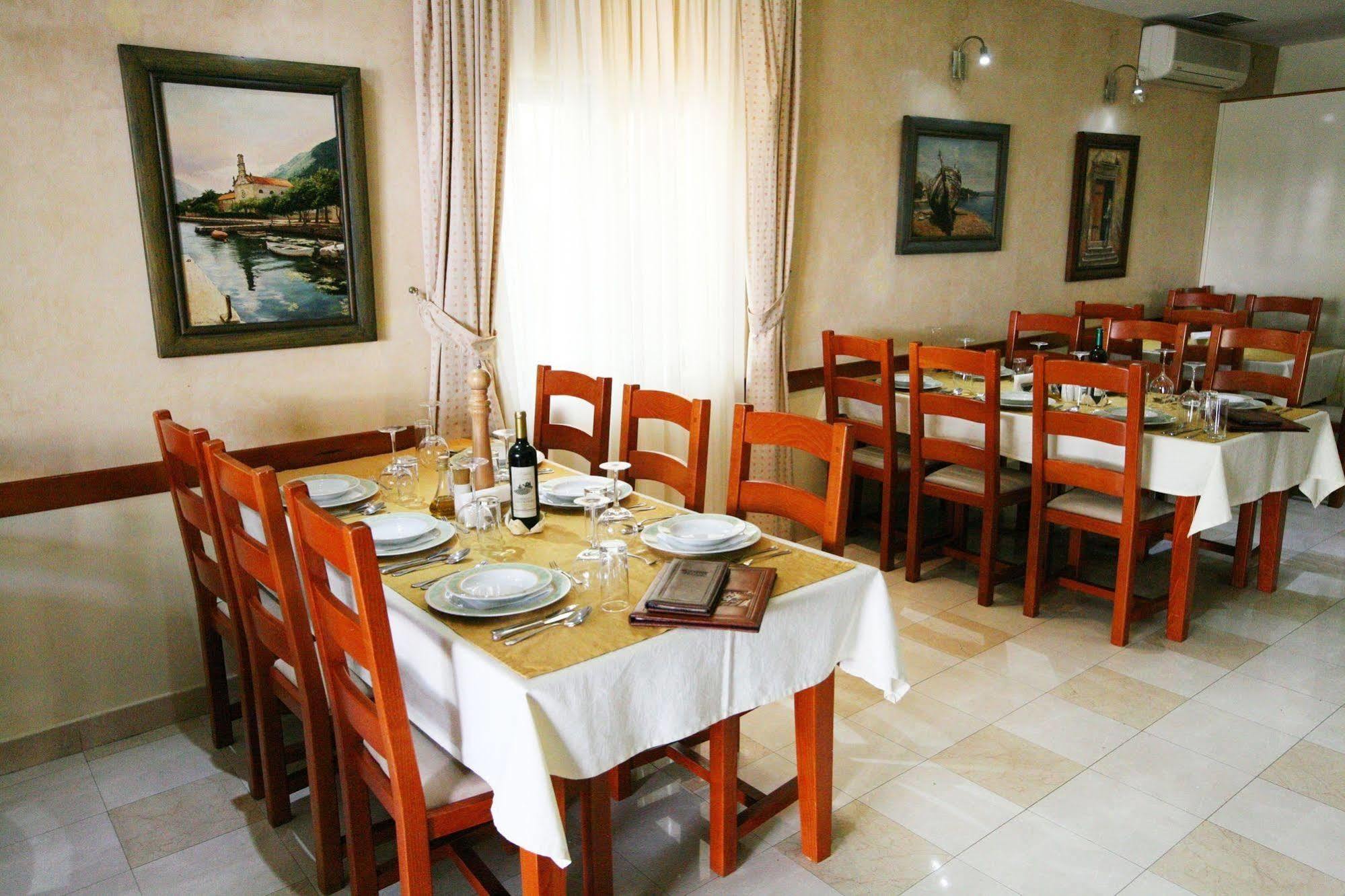 Boutique Hotel Villa Royal Tivat Ngoại thất bức ảnh